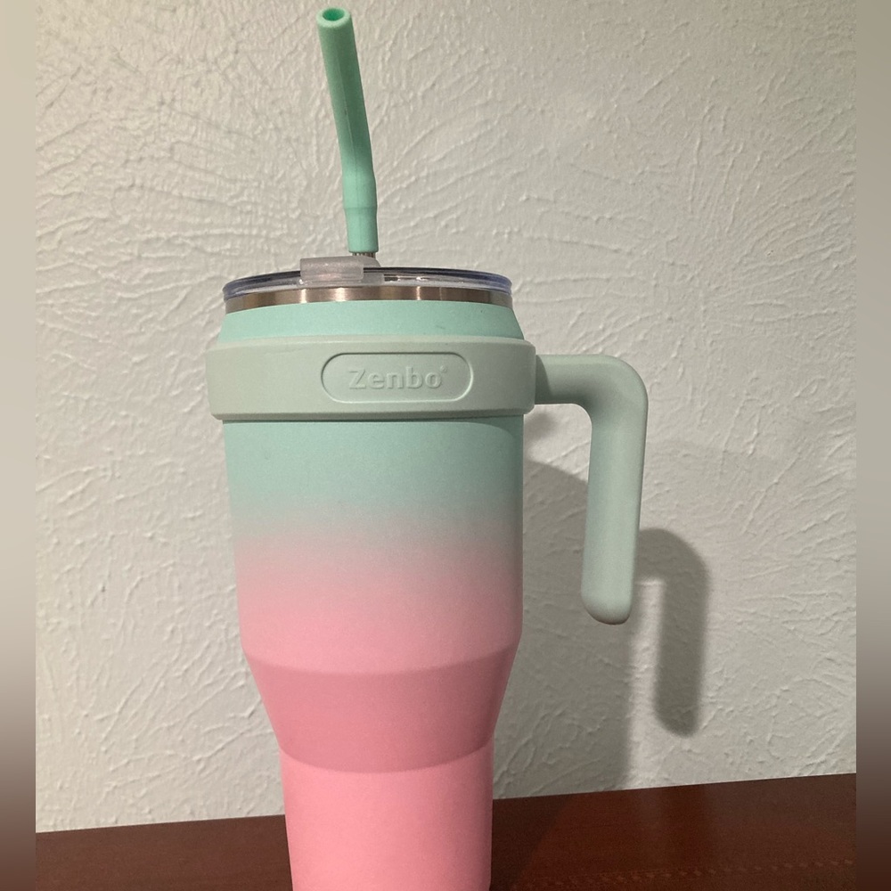 Zenbo 40 oz tumbler w/ handle/straw